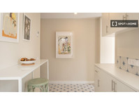 Room for rent in 5-bedroom apartment in Delicias, Zaragoza - 	
Uthyres