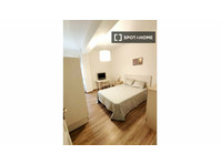 Room for rent in 5-bedroom apartment in Zaragoza, Zaragoza - For Rent
