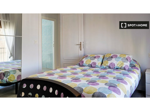 Zimmer zu vermieten in 6-Zimmer-Wohnung in Plaza San… - Zu Vermieten