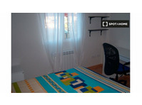 Room for rent in a 3 Bedroom Apartment in Zaragoza - الإيجار
