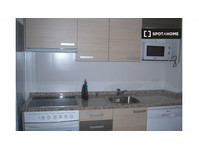 Room for rent in a 3 Bedroom Apartment in Zaragoza - De inchiriat