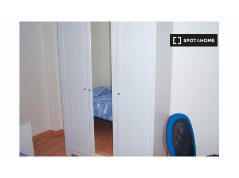 Zimmer zu vermieten in einer 3-Zimmer-Wohnung in Saragossa - Zu Vermieten