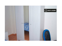 Room for rent in a 3 Bedroom Apartment in Zaragoza - De inchiriat