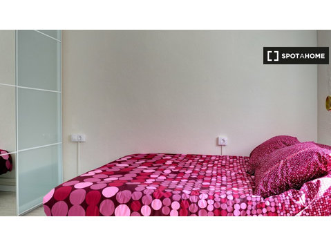 Room in shared apartment in Zaragoza - Disewakan