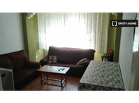 Rooms for rent in 4-bedroom apartment in Zaragoza - For Rent