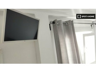 Rooms for rent in 4-bedroom apartment in Zaragoza - Na prenájom