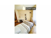 Rooms for rent in 6-bedroom apartment in La Almozara - For Rent