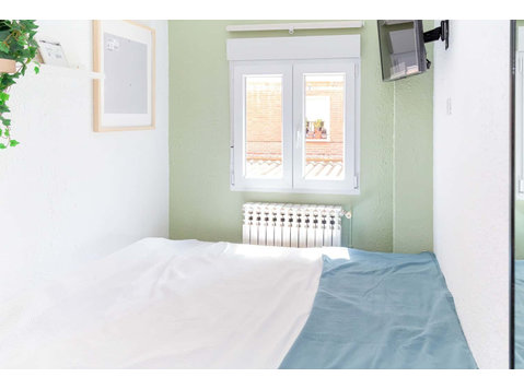 H1 - C/García Sánchez 28, PR puerta E, ZGZ - Apartments