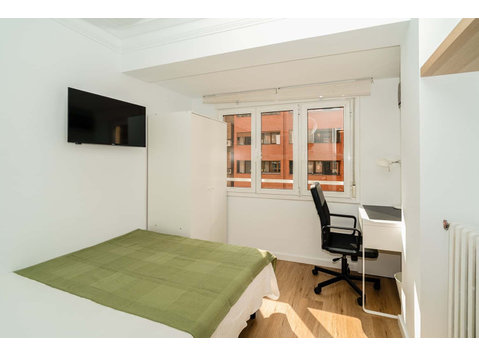 H3 - Av. Valencia 32, 5º B - (5H2B), AG, ZGZ - Apartments