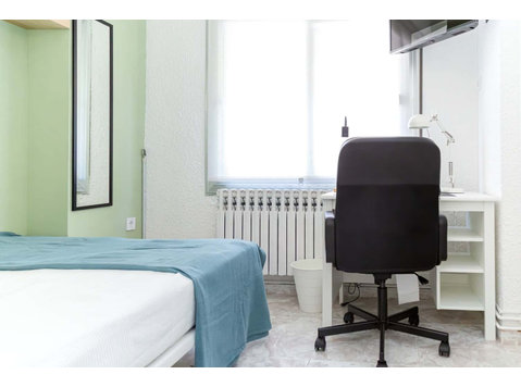 H3 - C/García Sánchez 28, PR puerta E, ZGZ - Apartments