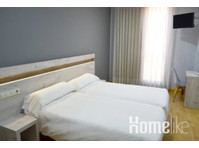 Cozy hotel room in Oviedo - Apartemen