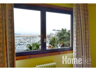 Hotel room in Gijón with view over the port - อพาร์ตเม้นท์