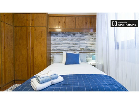 Cozy room in 4-bedroom apartment in Ibaiondo, Bilbao - Te Huur