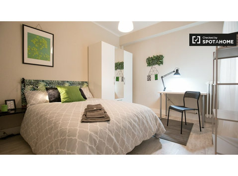 Furnished room in 4-bedroom apartment in Indautxu, Bilbao - For Rent