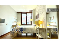 Huge room in 5-bedroom apartment in Abando, Bilbao -  வாடகைக்கு 