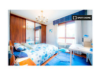 Intimate room in 5-bedroom apartment in Begoña, Bilbao - Ενοικίαση