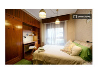 Intimes Zimmer in 5-Zimmer-Wohnung in Begoña, Bilbao - Zu Vermieten