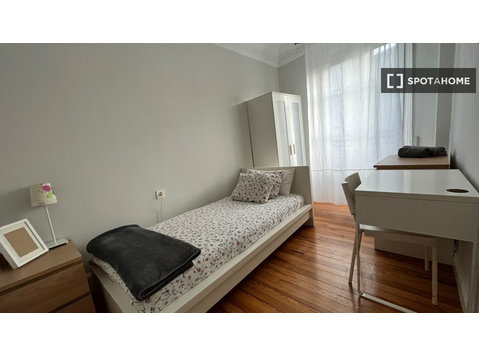 Chambre à louer à 2 chambres à Casco Viejo, Bilbao - À louer