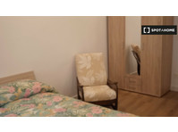 Room for rent in 3-bedroom apartment in Atxuri, Bilbao - Cho thuê