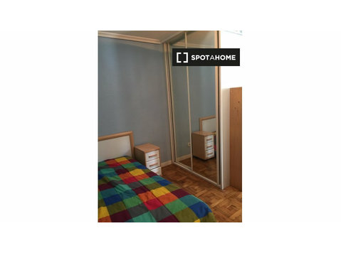 Zimmer zu vermieten in 3-Zimmer-Wohnung in Santander - Zu Vermieten