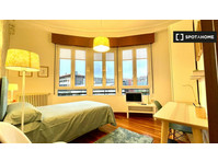Se alquila habitación en piso de 4 habitaciones en Bilbao - Alquiler