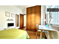 Se alquila habitación en piso de 5 habitaciones en Bilbao - Alquiler