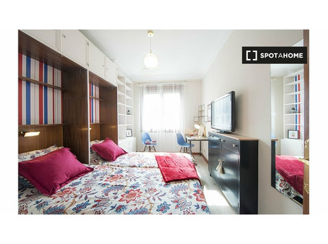 Room for rent in 5-bedroom apartment in Casco Viejo, Bilbao - За издавање