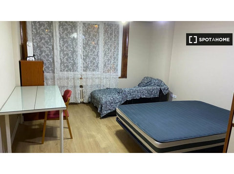 Zimmer zu vermieten in 6-Zimmer-Wohnung in Abando, Bilbao - Zu Vermieten