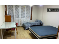 Room for rent in 6-bedroom apartment in Abando, Bilbao - Cho thuê