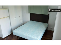 Room for rent in 7-bedroom apartment in Abando, Bilbao - الإيجار