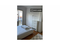 Room for rent in a 5-bedroom apartment in Bilbao - Til leje