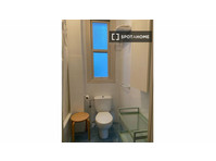 Room for rent in a 5-bedroom apartment in Bilbao - Aluguel