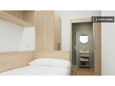 Bilbao'da bir rezidansta kiralık oda - Kiralık