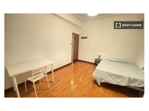 Zimmer zu vermieten in einer Wohngemeinschaft in Bilbao - Zu Vermieten