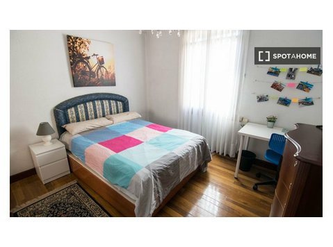 Room for rent in shared apartment in Bilbao - השכרה