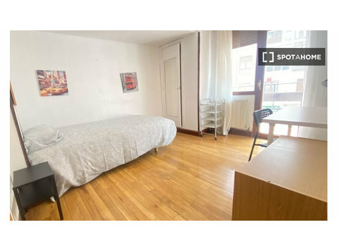 Zimmer zu vermieten in einer Wohngemeinschaft in Bilbao - Zu Vermieten