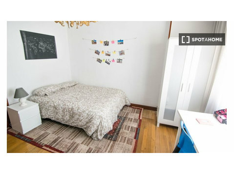 Room for rent in shared apartment in Bilbao - Za iznajmljivanje
