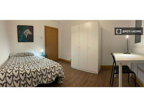 Bilbao'da ortak dairede kiralık oda - Kiralık