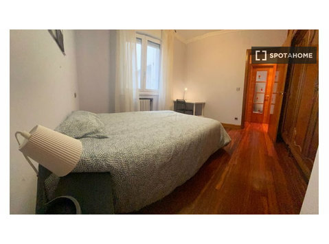Chambre à louer dans un appartement partagé à Bilbao - À louer
