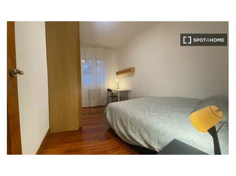 Room for rent in shared apartment in Bilbao - Kiralık