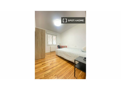 Room for rent in shared apartment in Bilbao - 임대