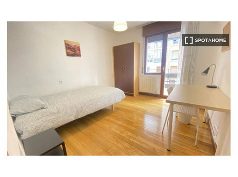 Room for rent in shared apartment in Bilbao -  வாடகைக்கு 