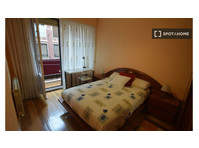 Room for rent in shared apartment in Bilbao -  வாடகைக்கு 