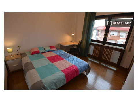 Room for rent in shared apartment in Bilbao - Ενοικίαση