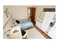 Habitación en piso de 4 habitaciones en Bilbao - Alquiler