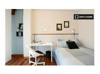 Room in 4-bedroom apartment in Bilbao - الإيجار