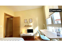 Rooms for rent in 5-bedroom apartment in Bilbao - For Rent