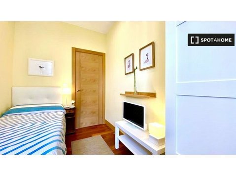 Pokoje do wynajęcia w 5-pokojowym mieszkaniu w Bilbao - Do wynajęcia