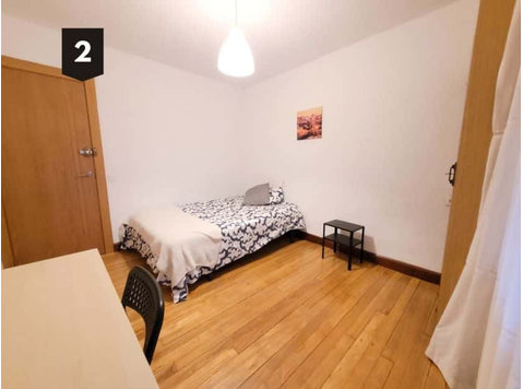 Habitación en piso de 3 habitaciones en Abando - Apartman Daireleri