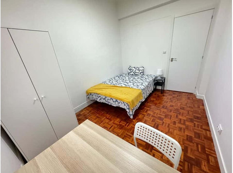 Habitación en piso de 3 habitaciones en Abando - 公寓
